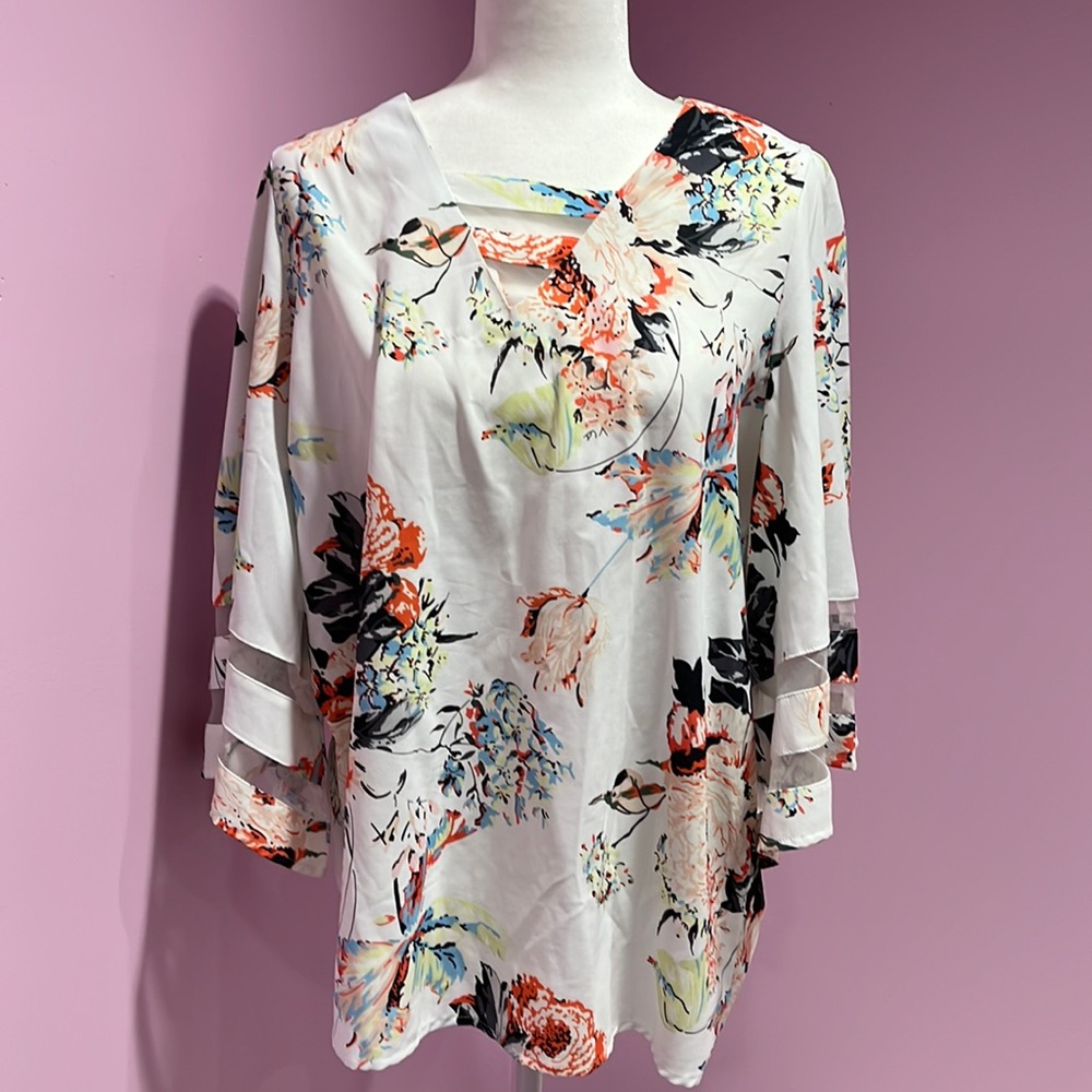 Floral bell sleeve flowy top